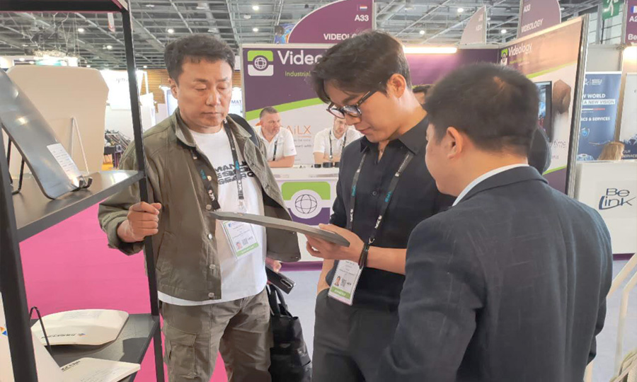 湖南Z6尊龙携最新防弹产品亮相法国欧洲国际防务展